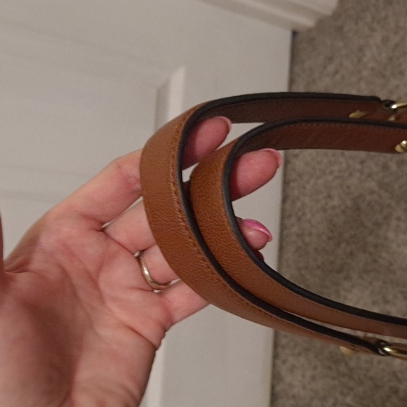 Calvin Klein Reversible Faux Leather Tote Magnetic Closure Gold Tone Hardware - Picture 9 of 9